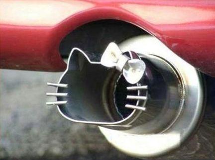 hello-kitty-exhaust-pipe.JPG